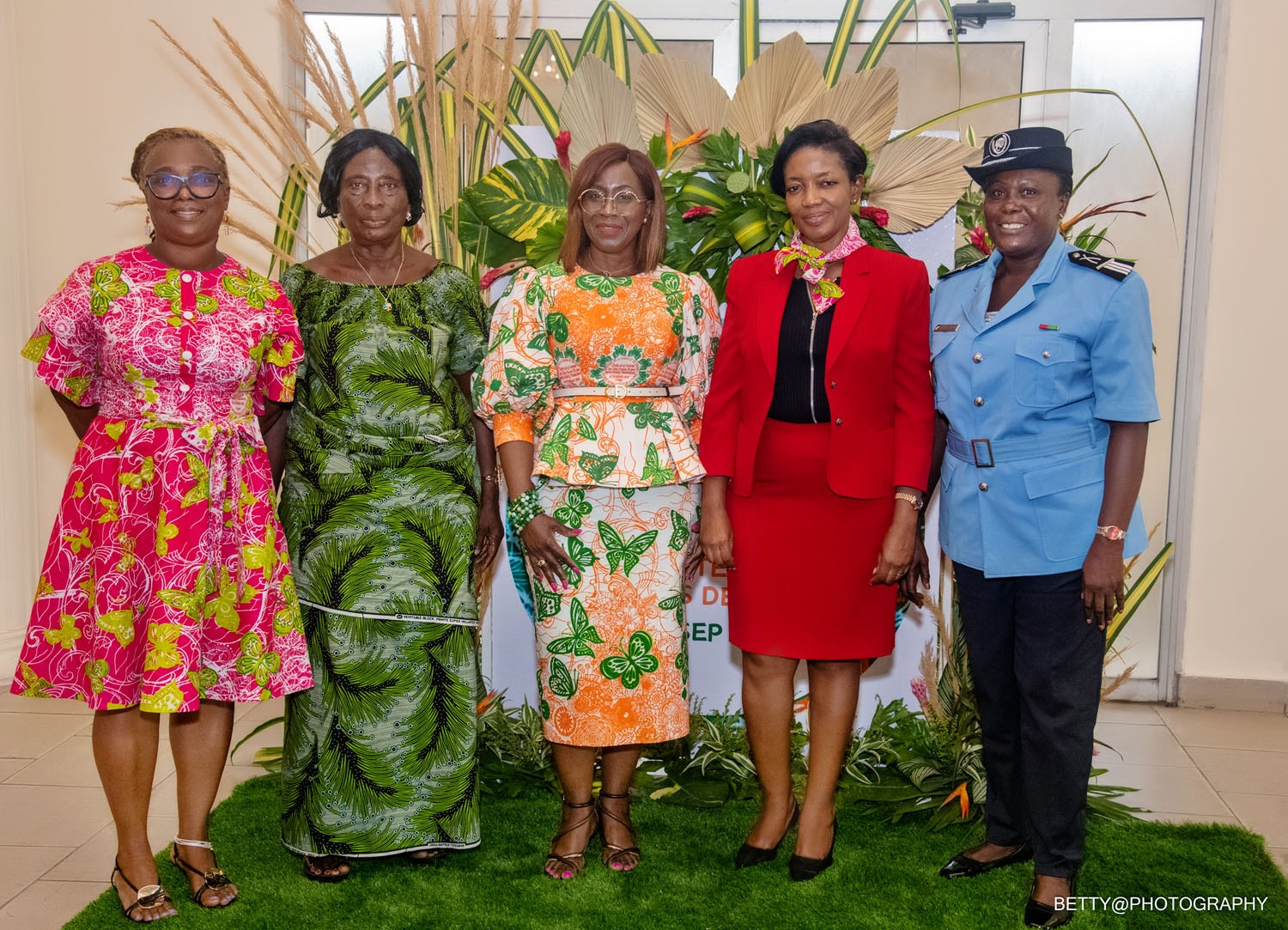 Invitées d'honneurs de la Conférence sur les droits de succession des femmes en Côte d'Ivoire organisée par IVOSEP, mars 2025